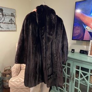 Brown mink mid-length fur coat! The rich brown color flatters from every angle.